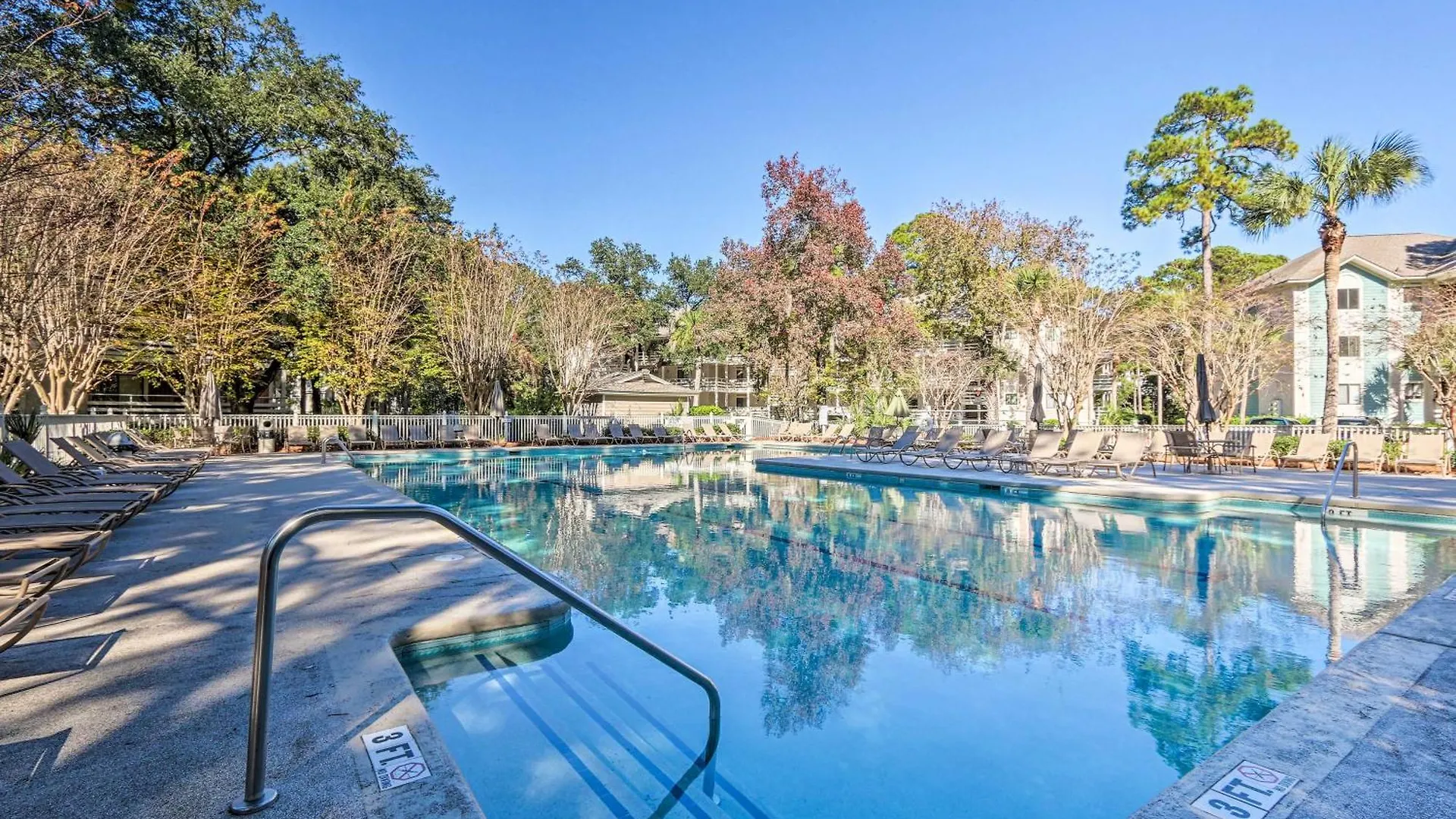 Hilton Head Getaway, Walk To And Golf Course! Apartment *