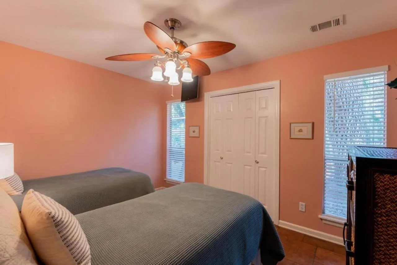 4 Pelican Street * Hilton Head Island