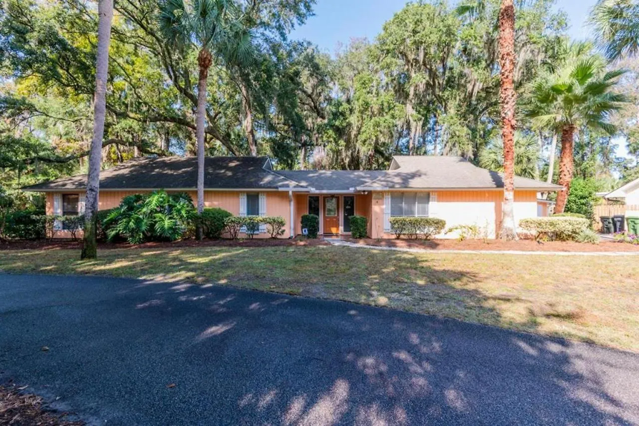 4 Pelican Street *
