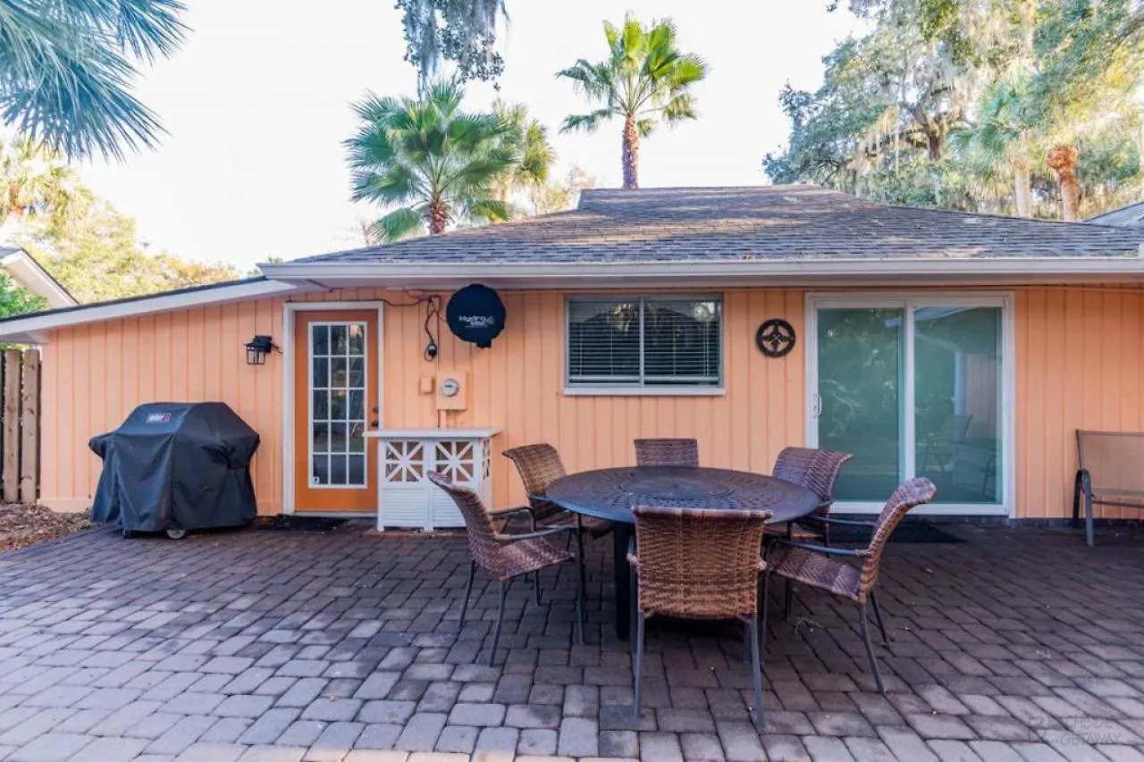 4 Pelican Street *