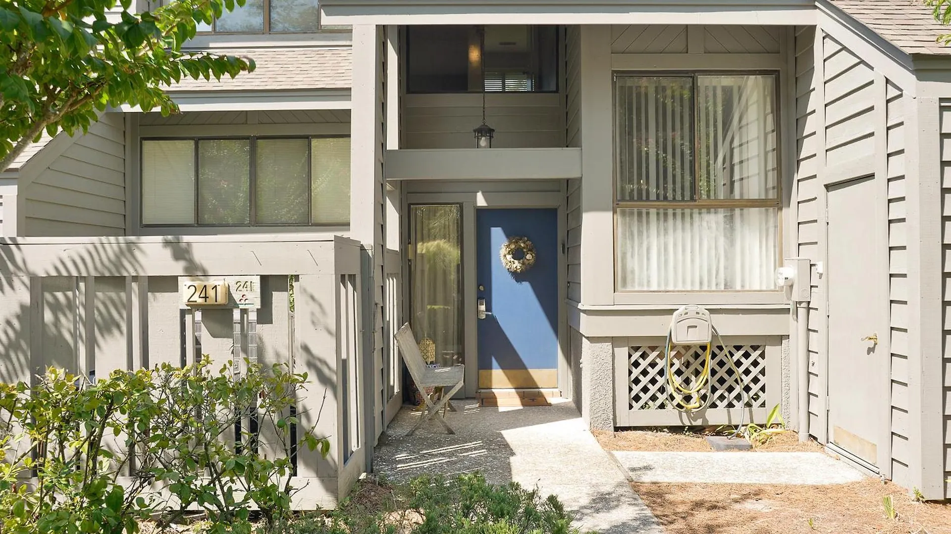 Turnberry Village Apartment *