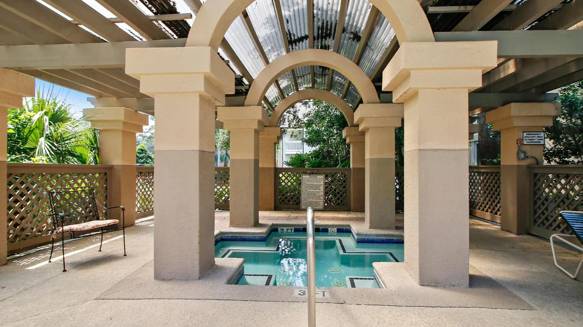 Villa Colonnade Club 154