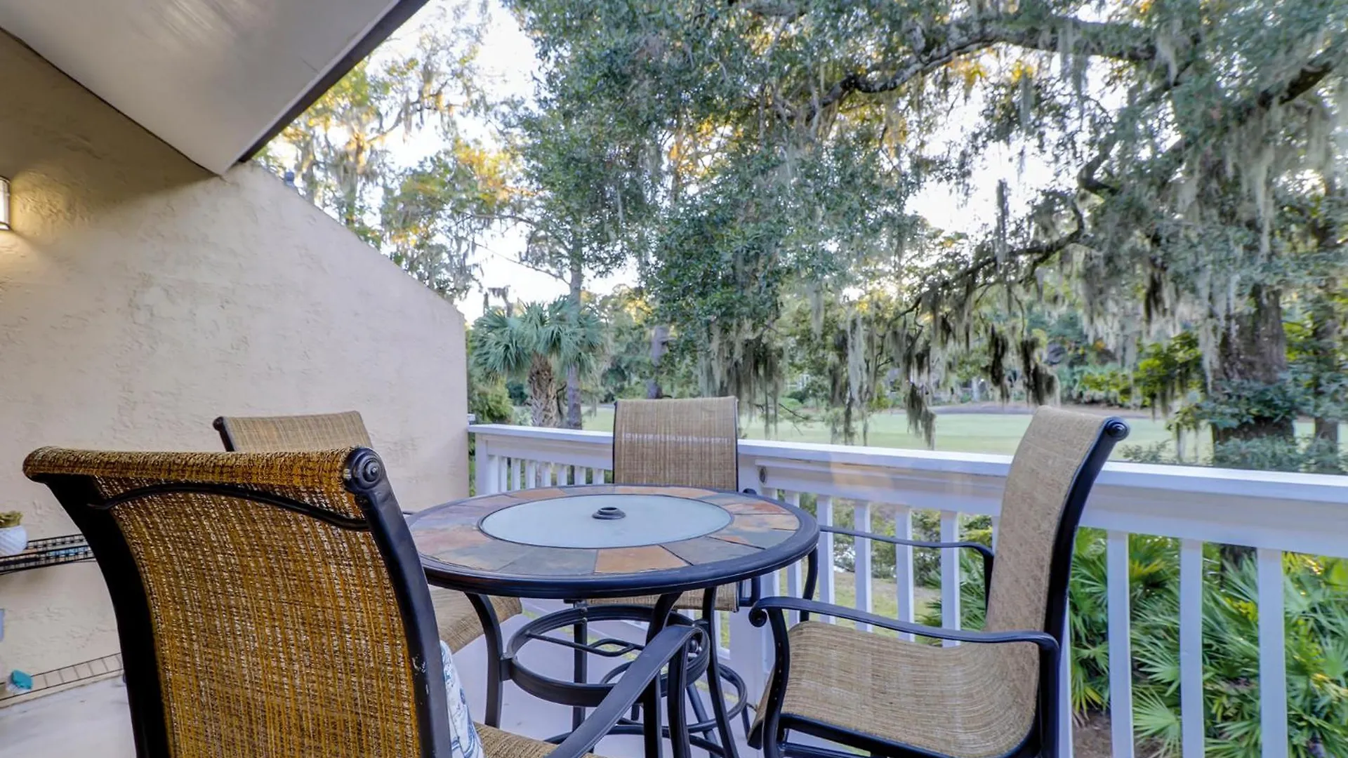 Villa Colonnade Club 154