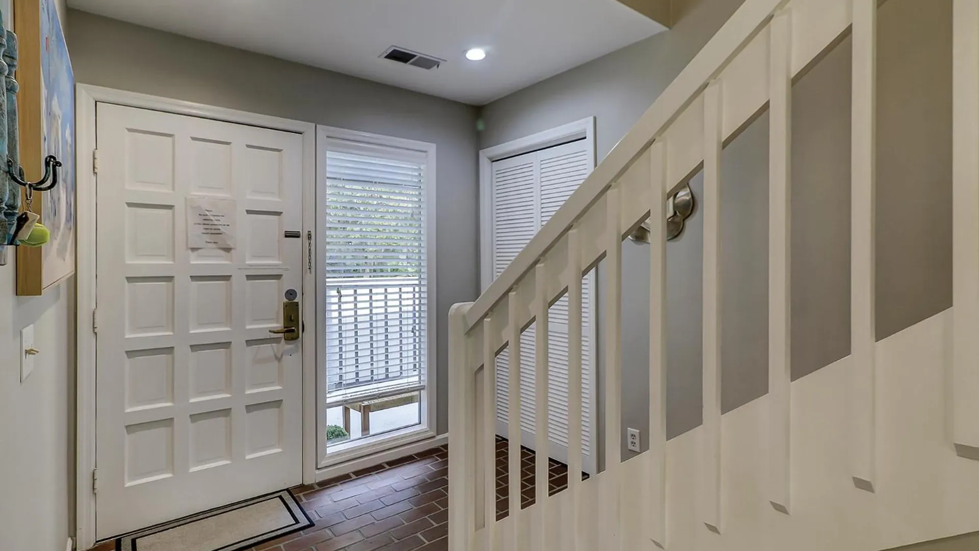 Townhouse Manor 20 *