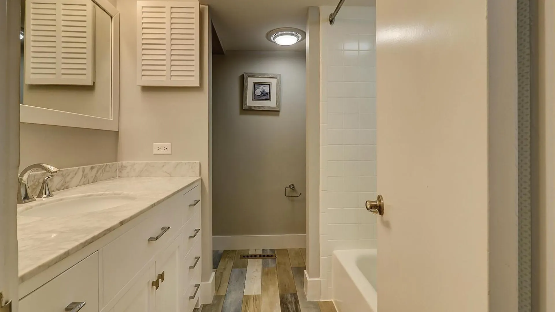 Ocean Cove 834 *