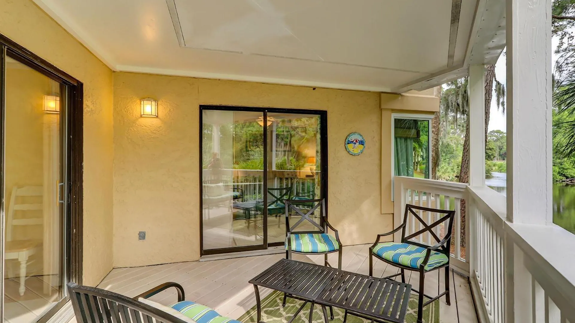 Villa Colonnade Club 159 *