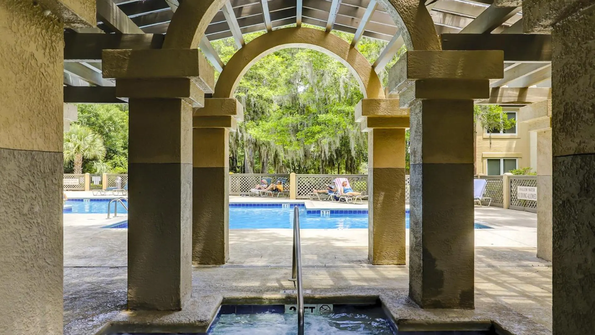 Colonnade Club 142 Villa