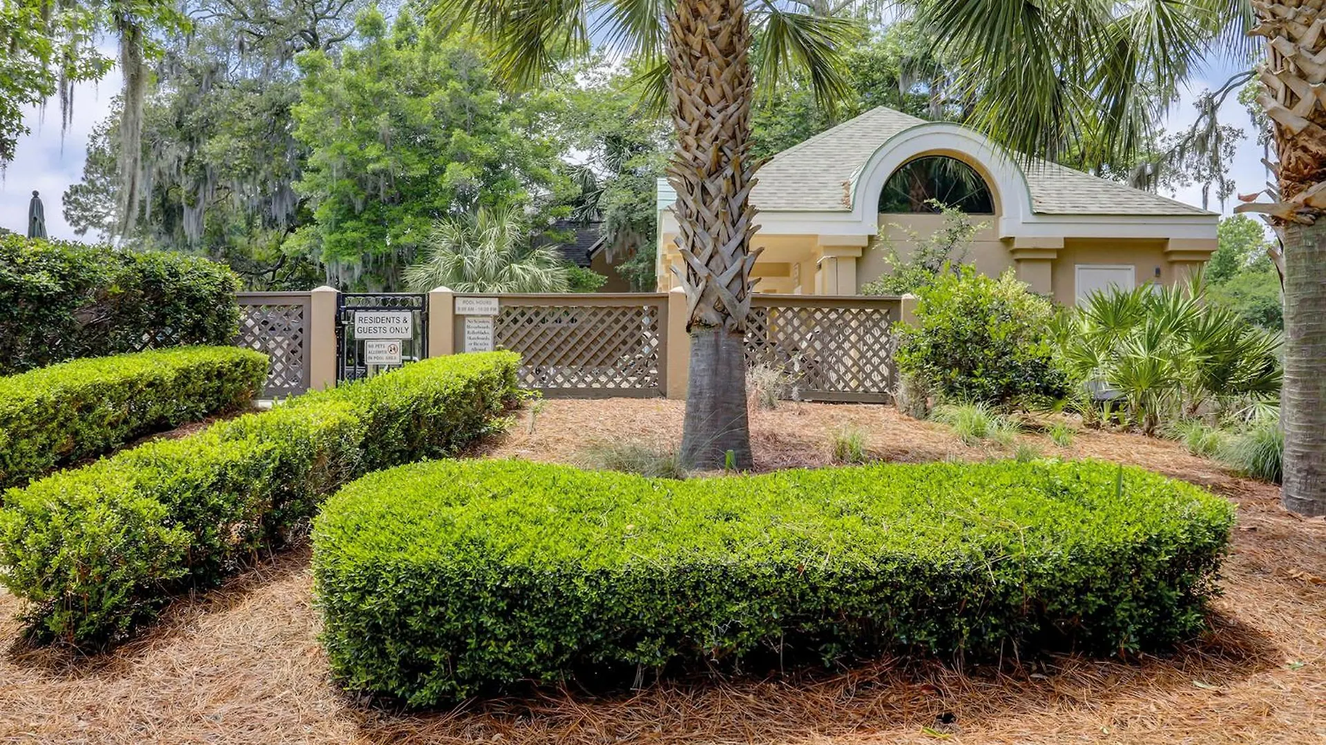 Villa Colonnade Club 206