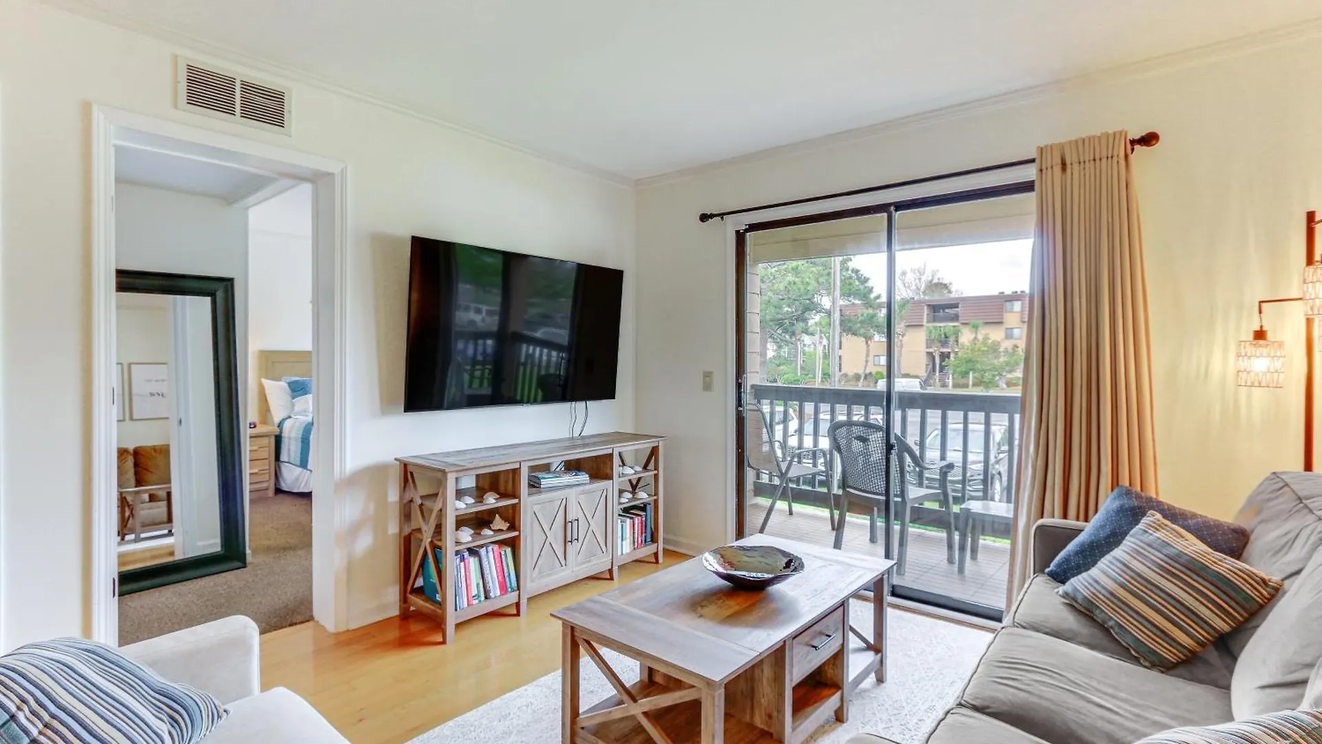 Hilton Head With Deck - Walk To And Pool! Apartment *