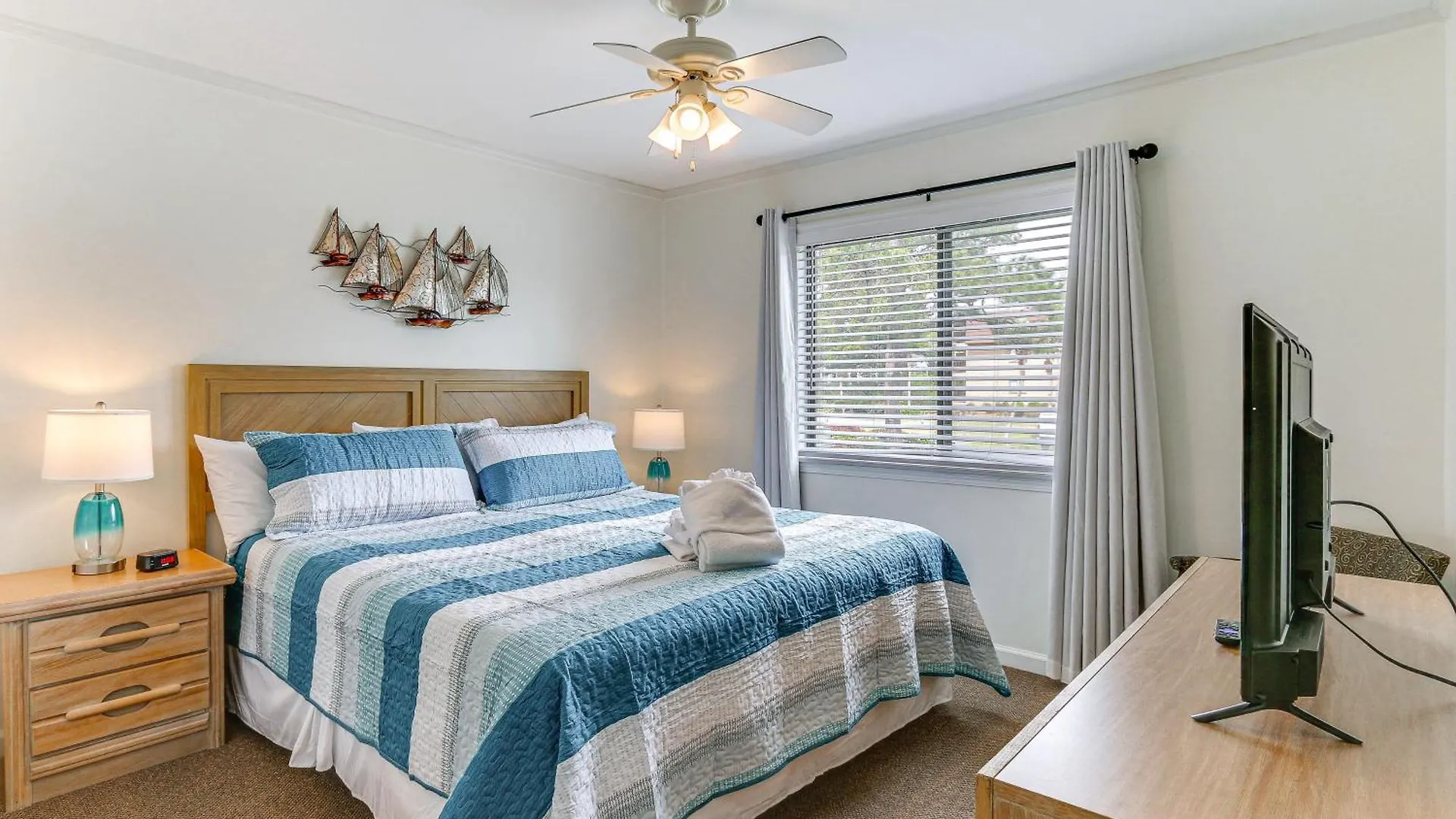 Hilton Head With Deck - Walk To And Pool! *