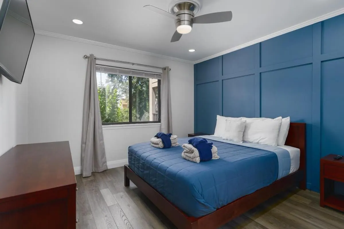 Remodeled Corner Unit 2 2 Overlooking The Lagoon