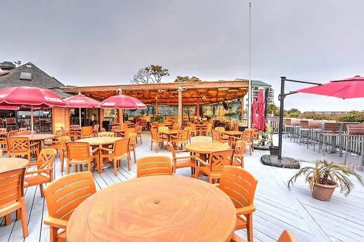 Remodeled Corner Unit 2 2 Overlooking The Lagoon Hilton Head Island