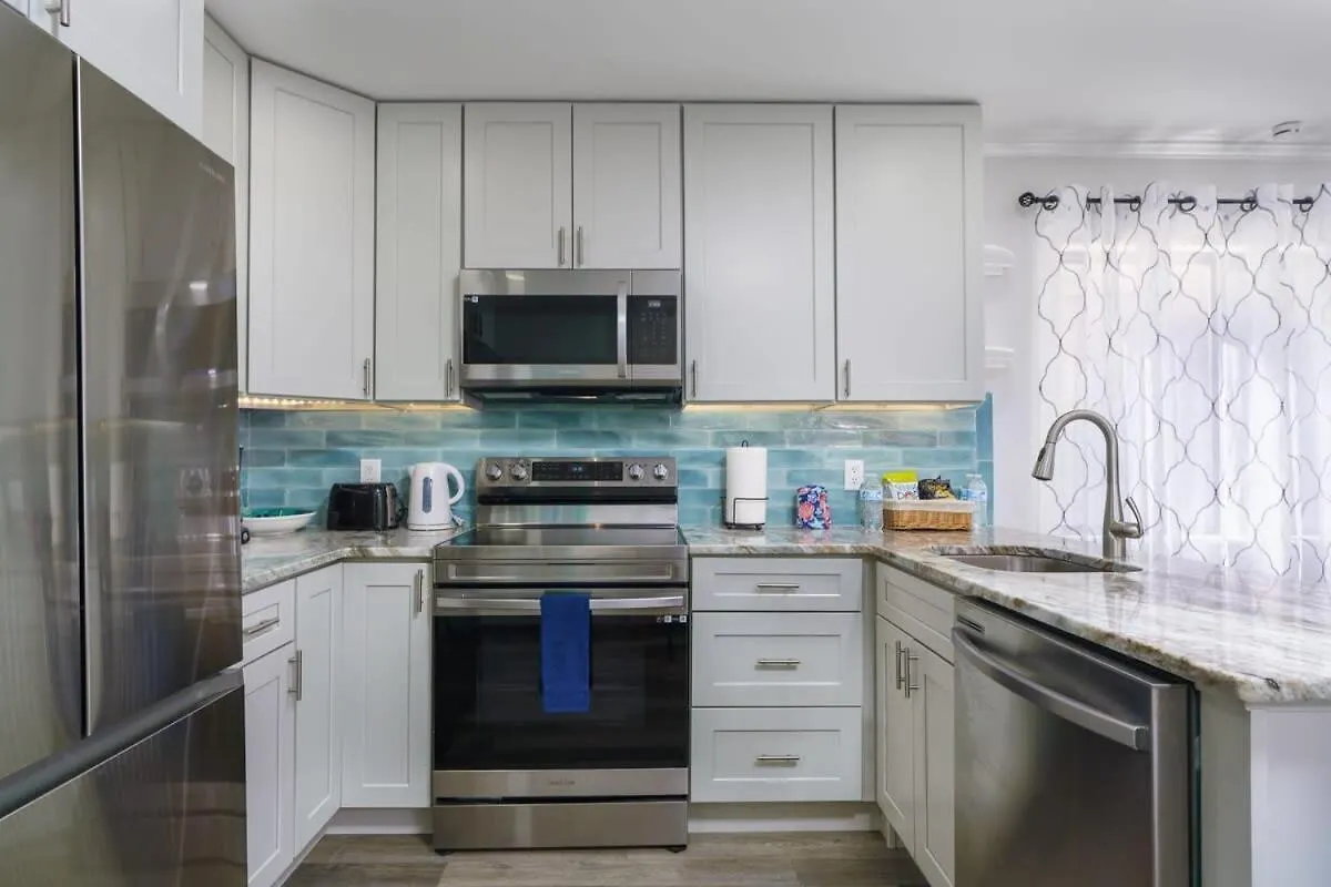 Remodeled Corner Unit 2 2 Overlooking The Lagoon * Hilton Head Island