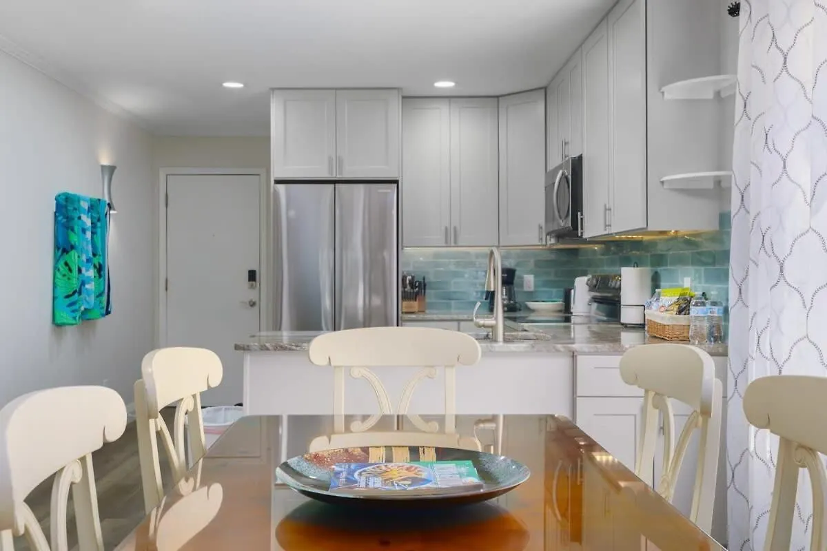 Remodeled Corner Unit 2 2 Overlooking The Lagoon Apartment
