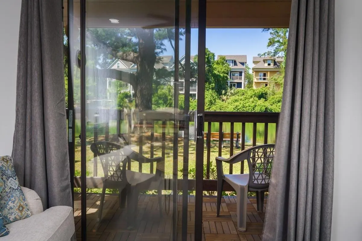 Remodeled Corner Unit 2 2 Overlooking The Lagoon Hilton Head Island