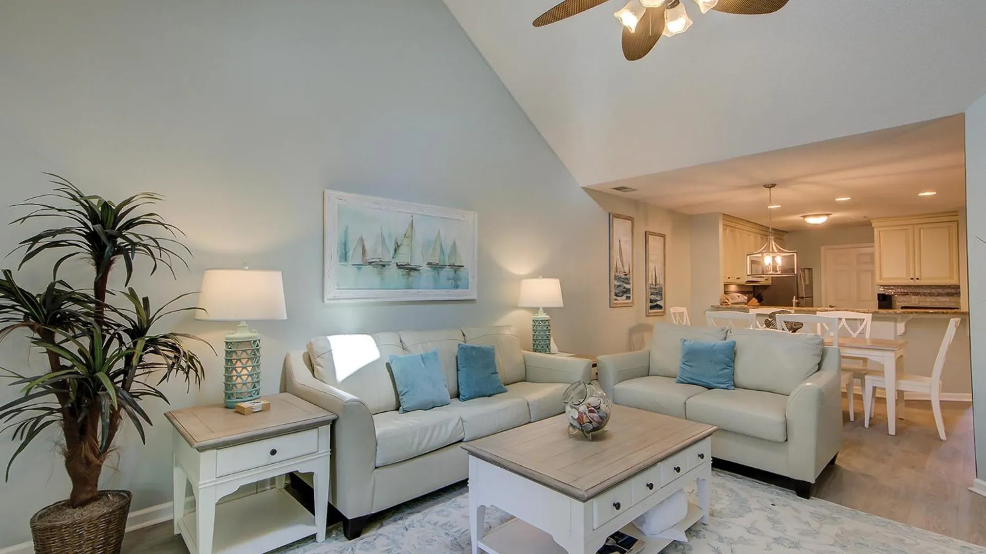 Villa Colonnade Club 146