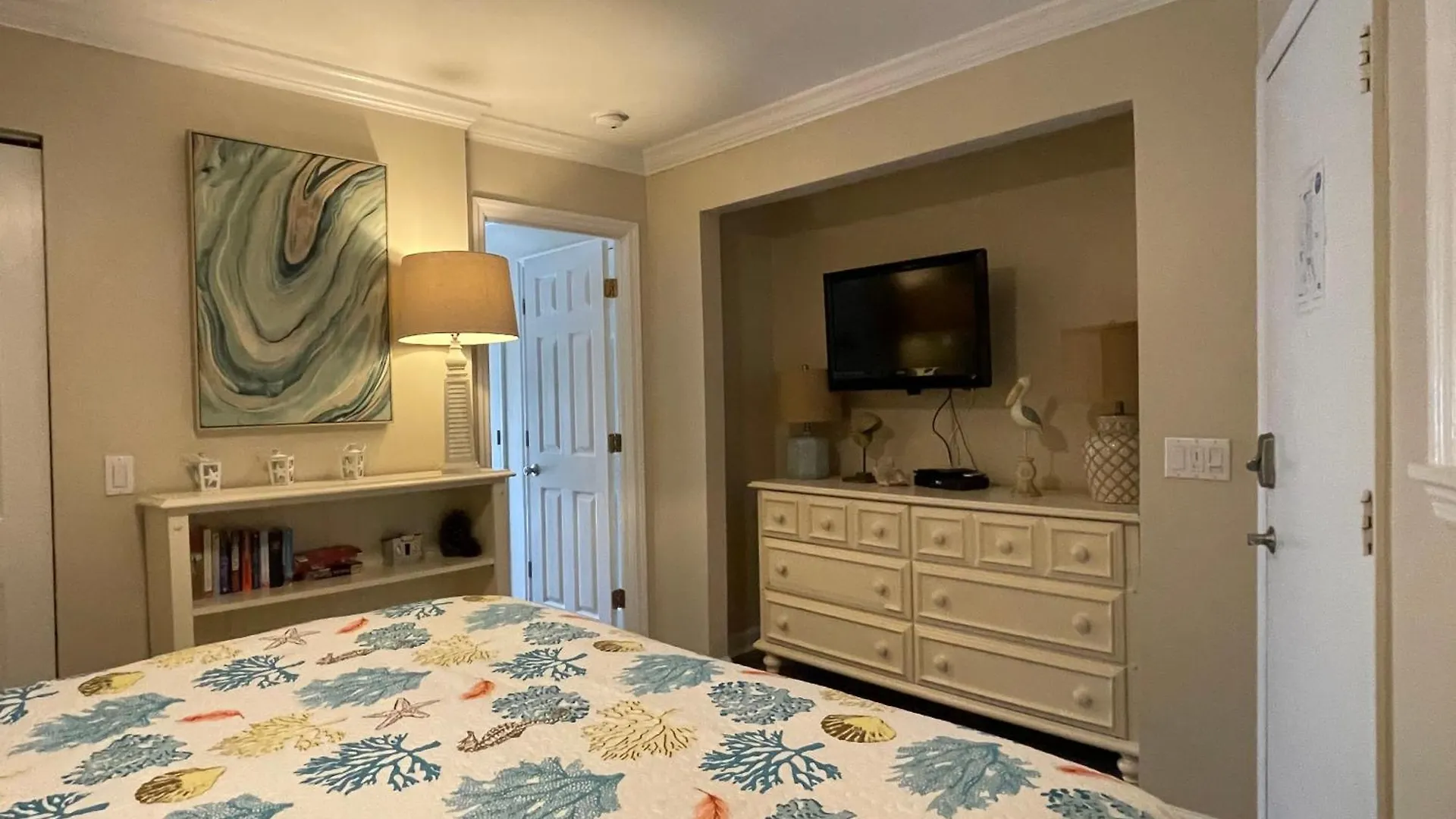 Sunnydaze-steps To The Ocean King Bed, Free Bikes! Apartment *