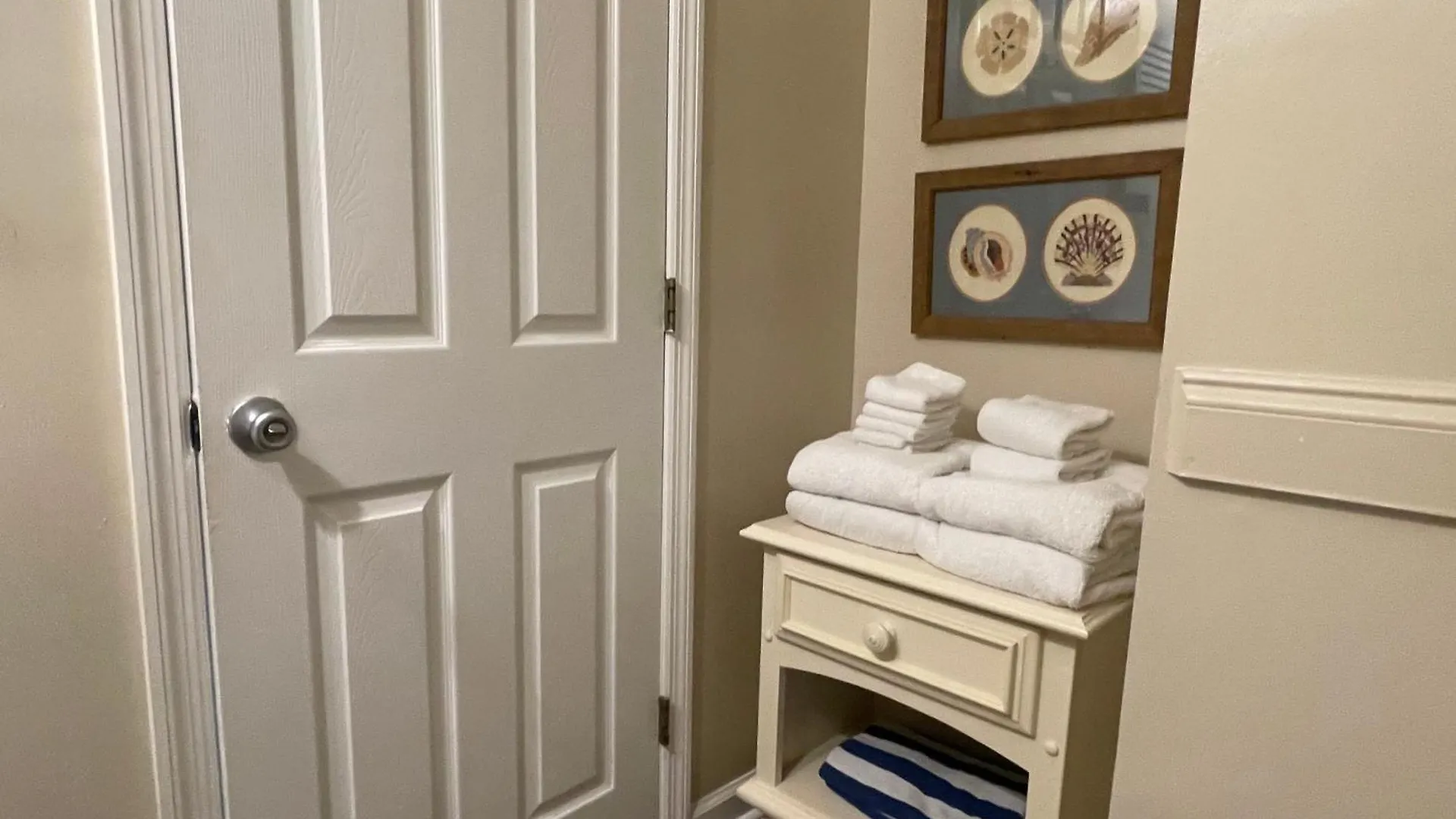 Sunnydaze-steps To The Ocean King Bed, Free Bikes! Apartment
