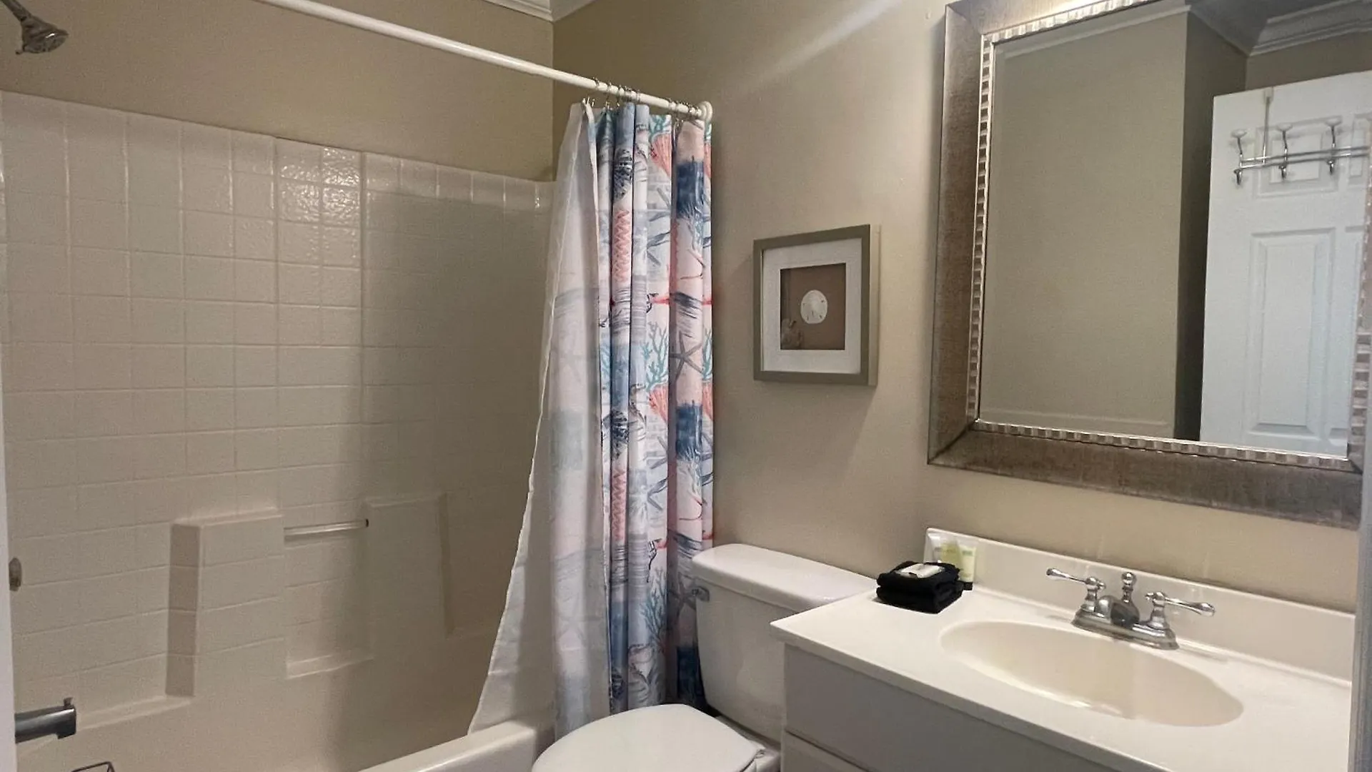 Apartment Sunnydaze-steps To The Ocean King Bed, Free Bikes! Hilton Head Island