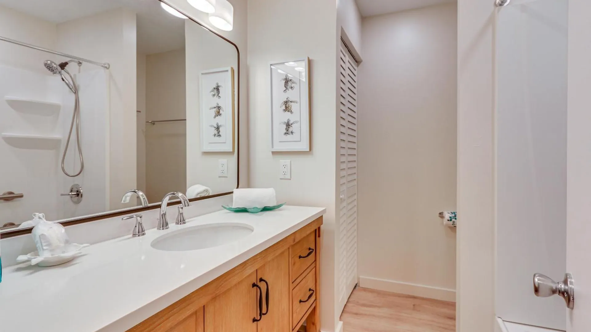 Modern Hilton Head Retreat Walk To And Golf!