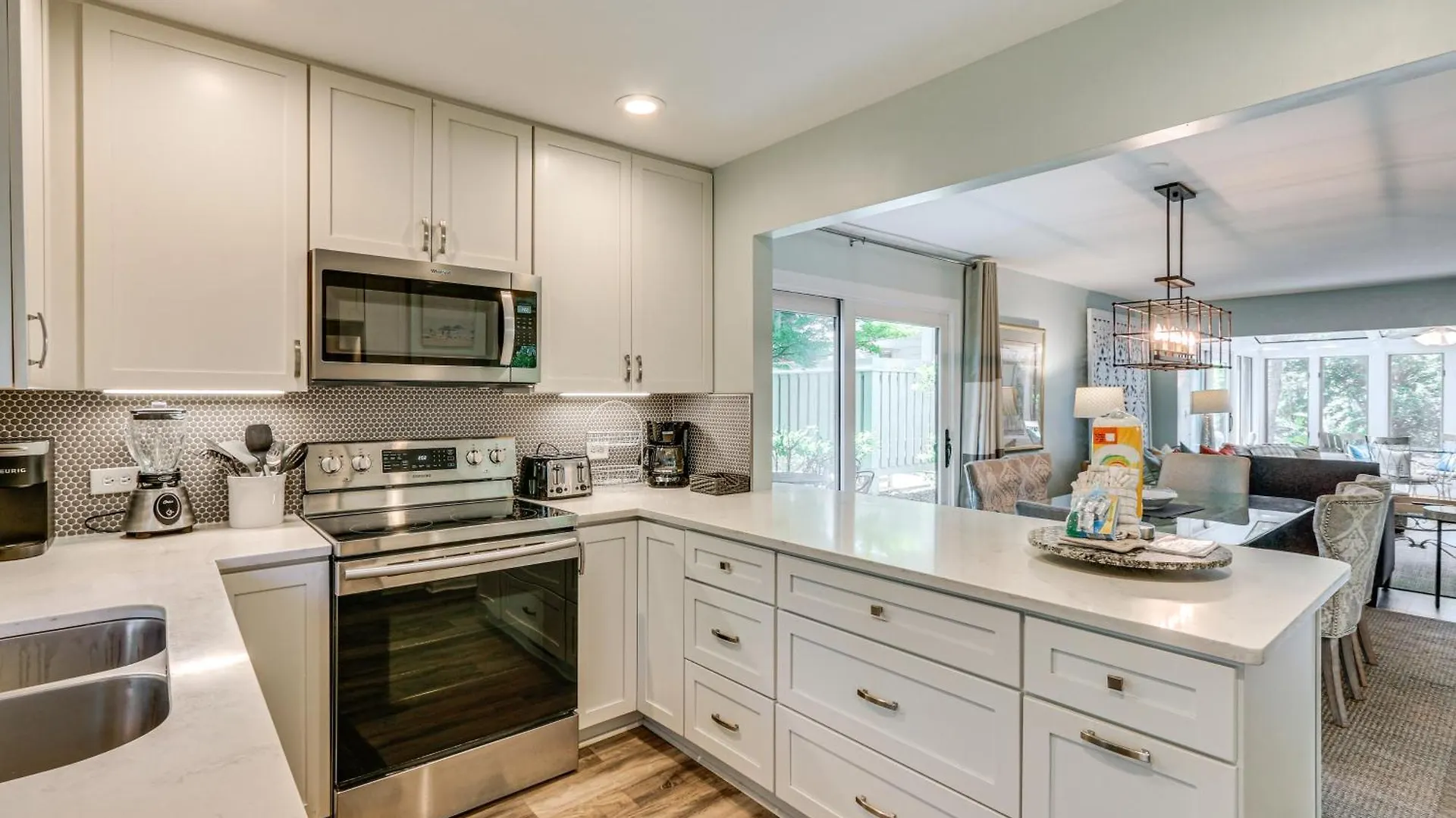 Modern Hilton Head Retreat Walk To And Golf! Holiday home