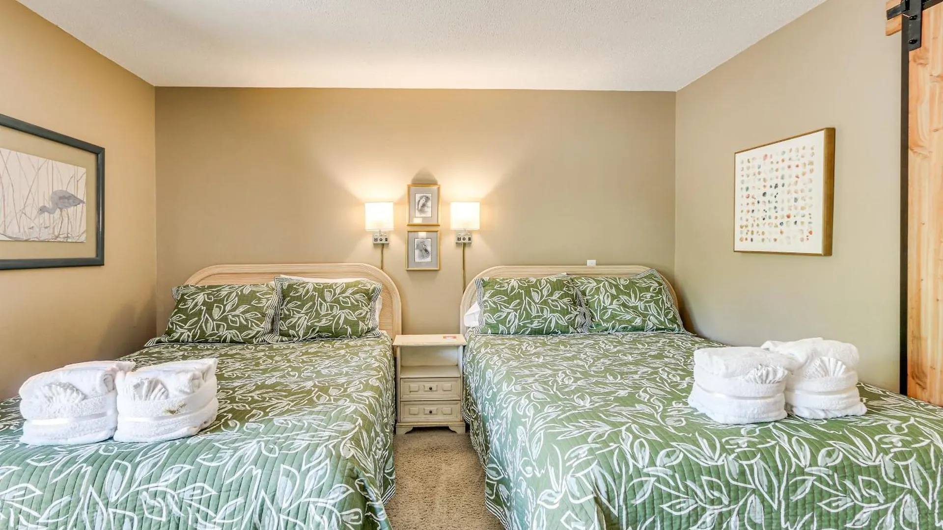 Modern Hilton Head Retreat Walk To And Golf! Holiday home