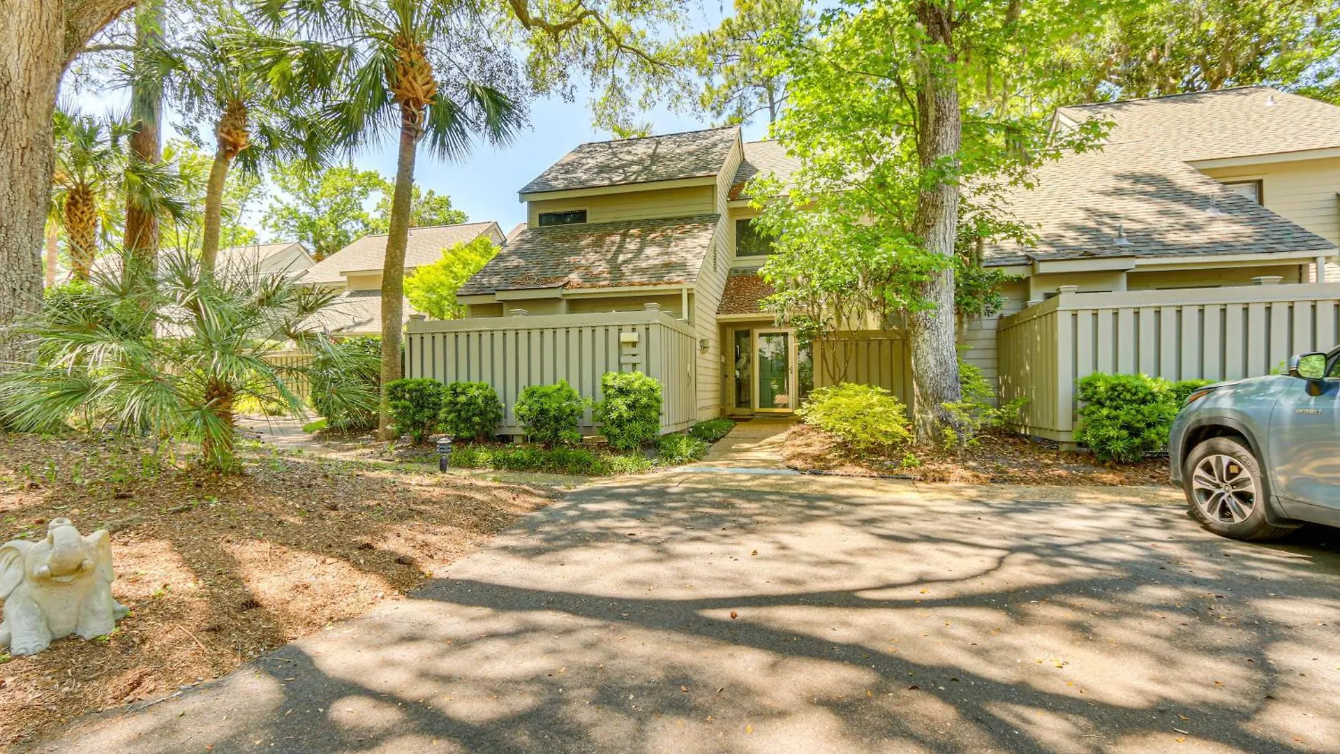 Modern Hilton Head Retreat Walk To And Golf! Holiday home *