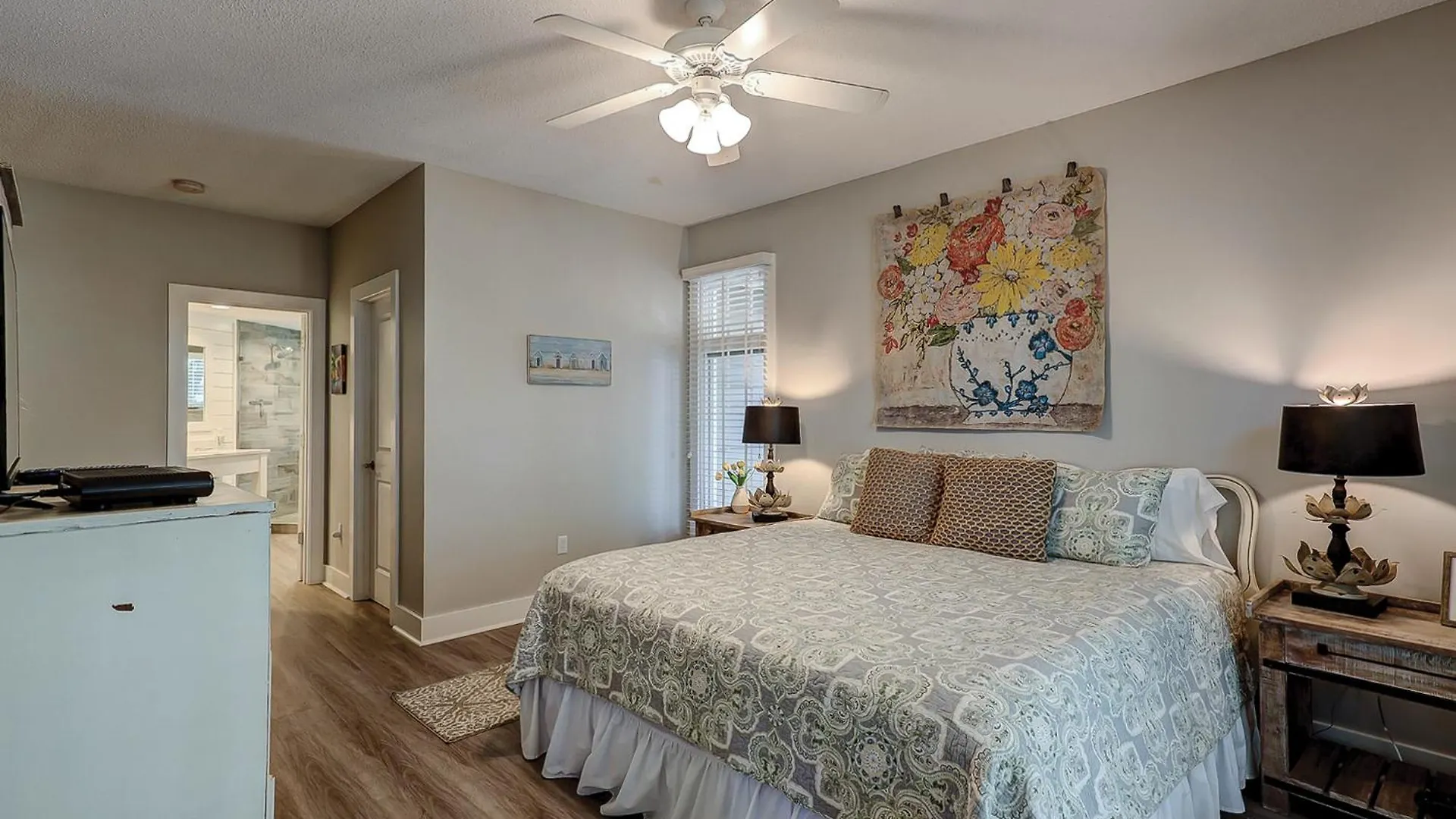 Huntington 7622 Villa