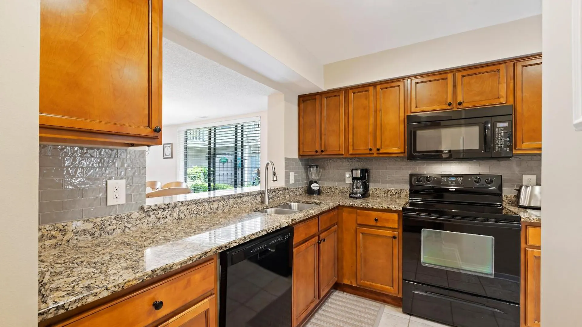 Holiday home 2 Bedroom 2 Bathroom Sleeps 6 King 2 Twins Bikes & Beach Gear Included Hilton Head Island