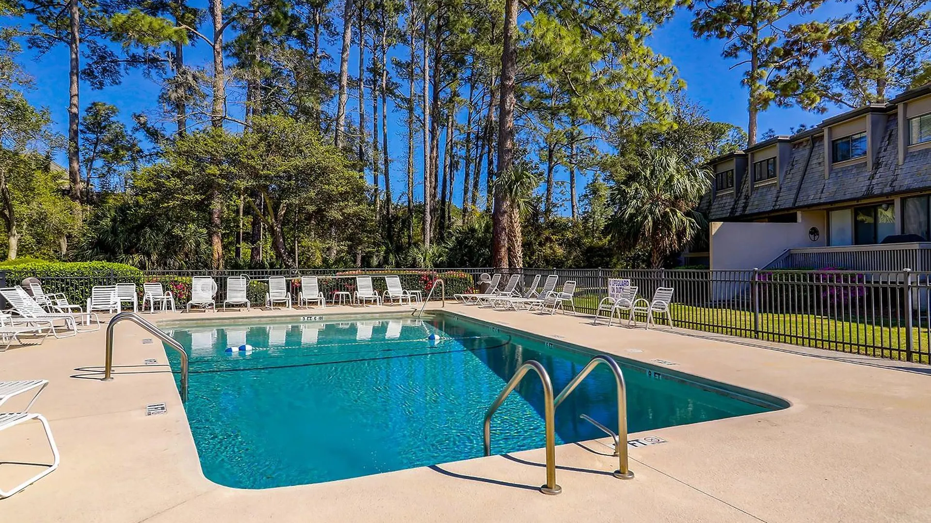 Harbour Town Club 1253 Apartment