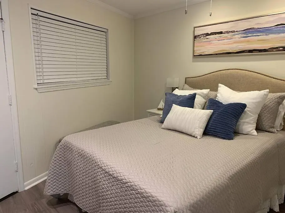 Shore To Please! Elegant Couples Retreat With Bikes *