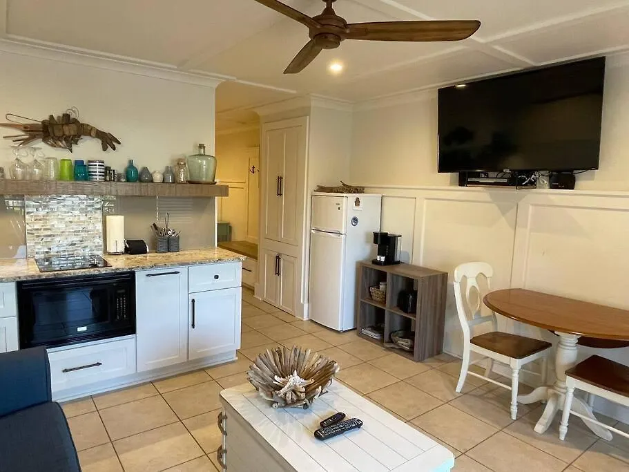 Barefoot Bungalow! Ocean View Couples Retreat Apartment *