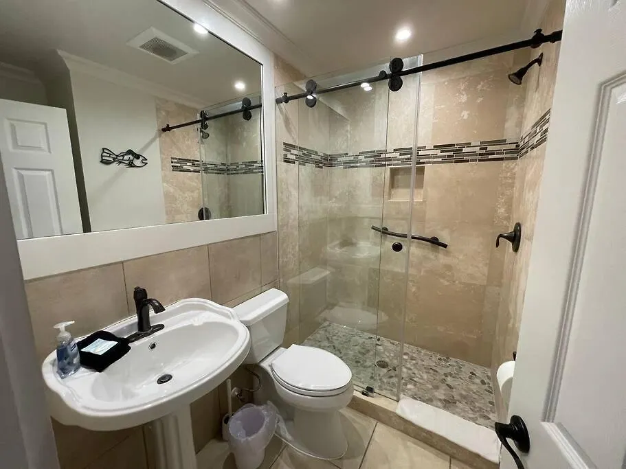 Barefoot Bungalow! Ocean View Couples Retreat *