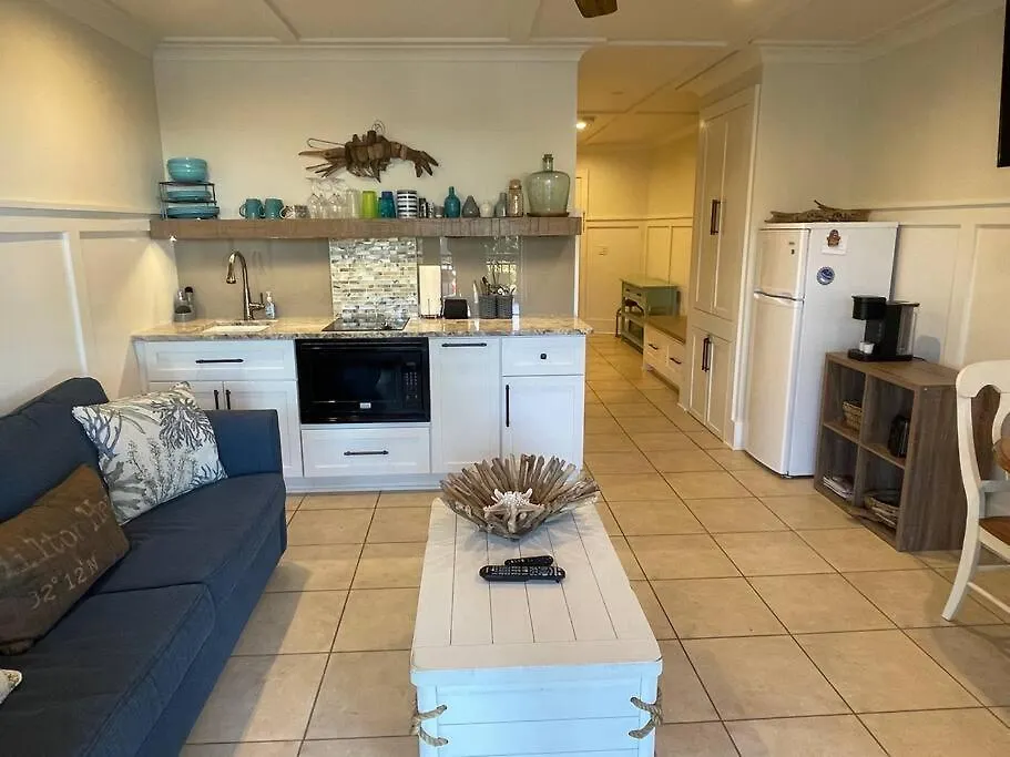 Barefoot Bungalow! Ocean View Couples Retreat Apartment