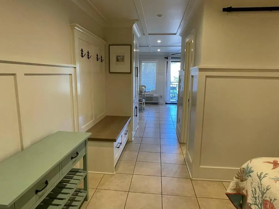 Barefoot Bungalow! Ocean View Couples Retreat Apartment