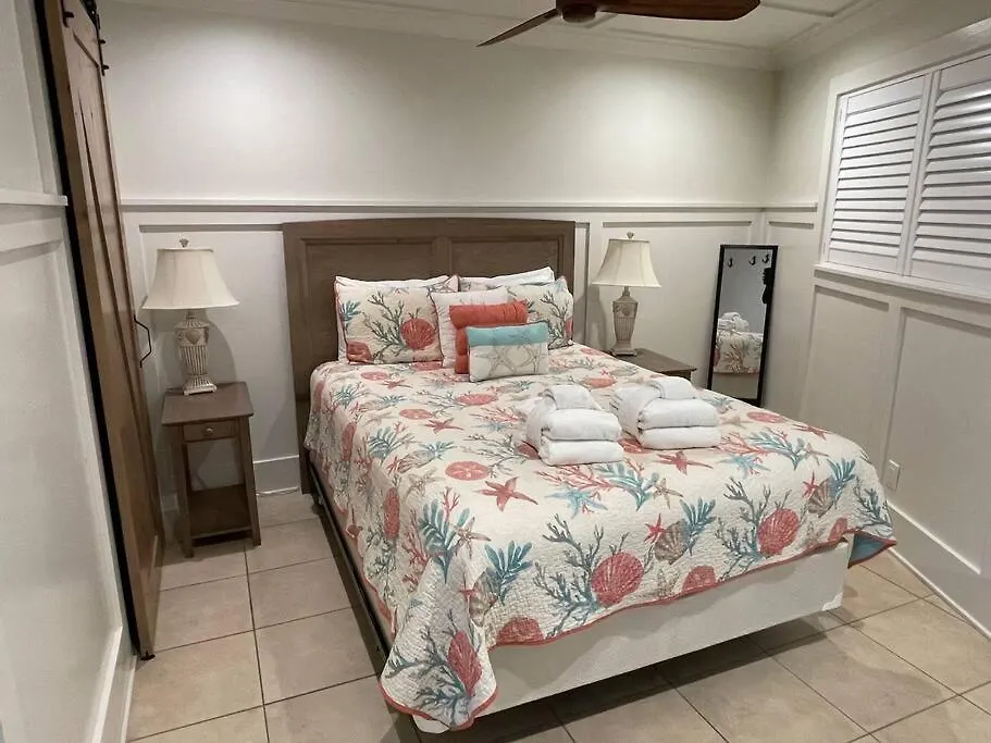 Barefoot Bungalow! Ocean View Couples Retreat Hilton Head Island