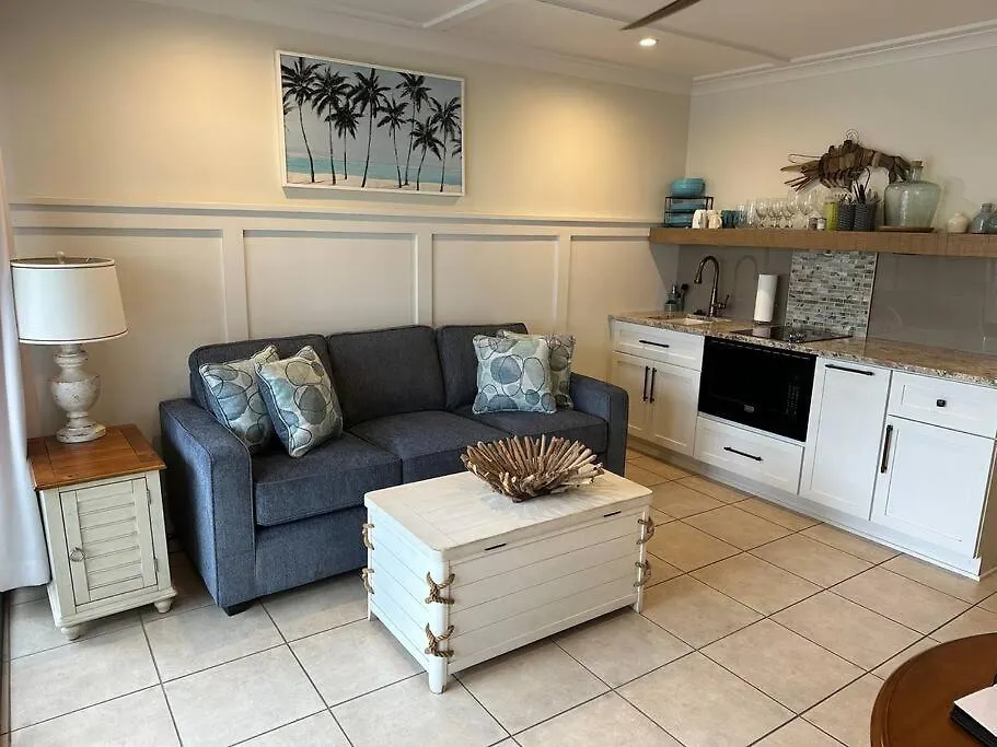 Barefoot Bungalow! Ocean View Couples Retreat * Hilton Head Island