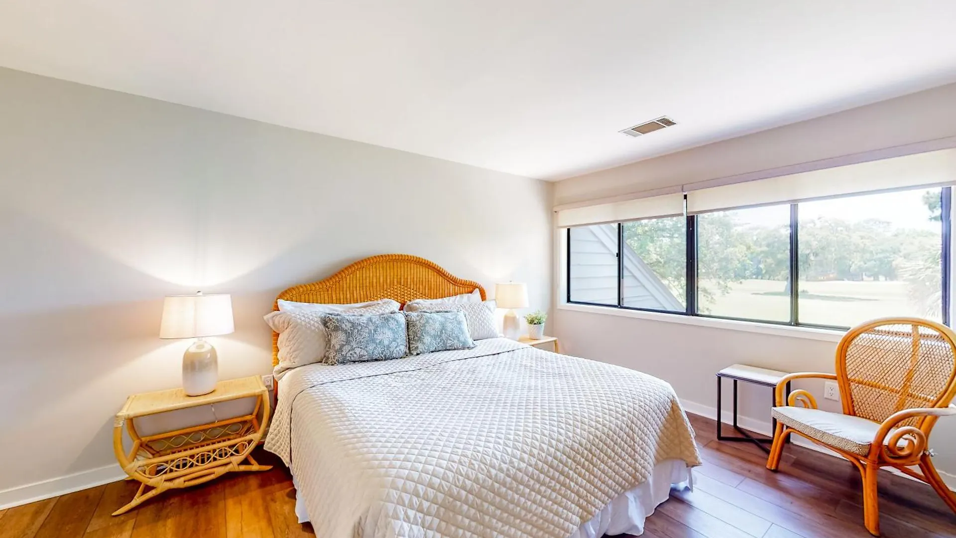 Turnberry Village Apartment *