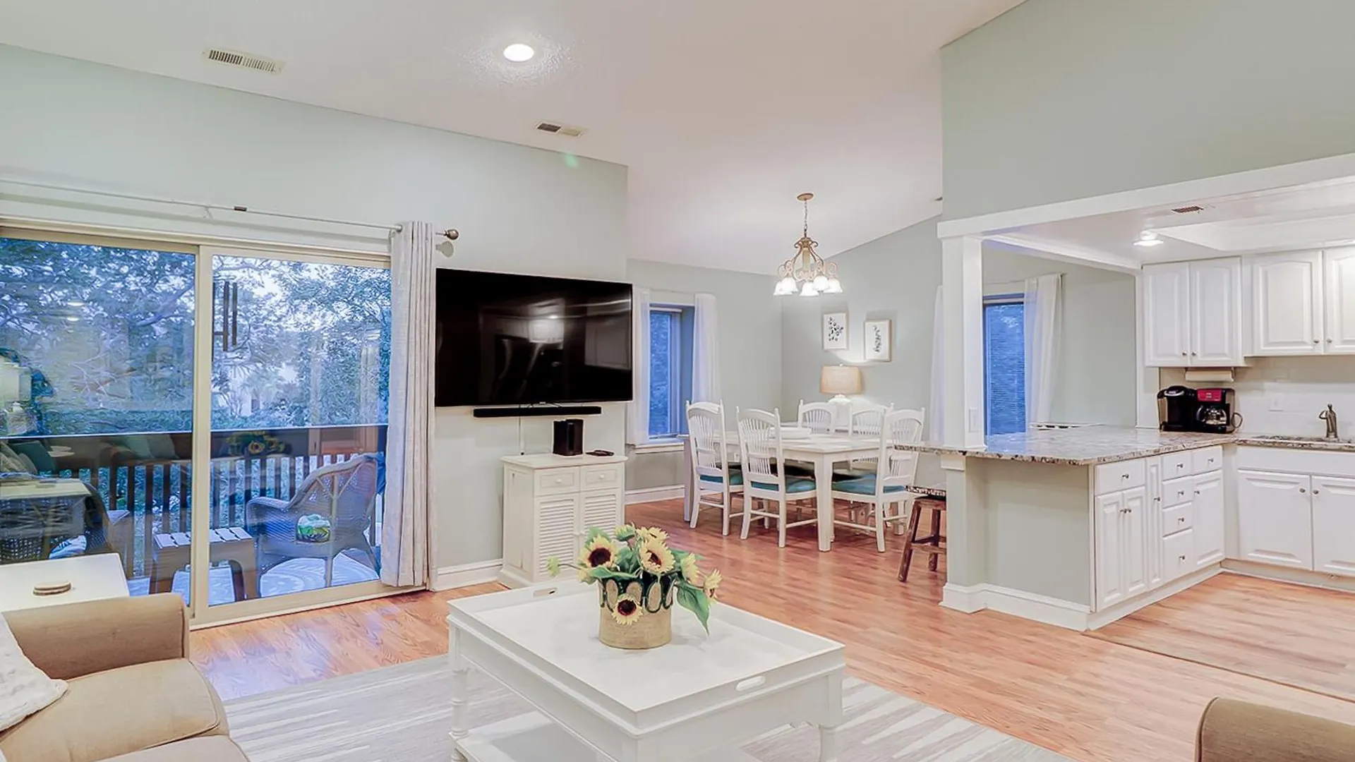 Bluff Apartment *