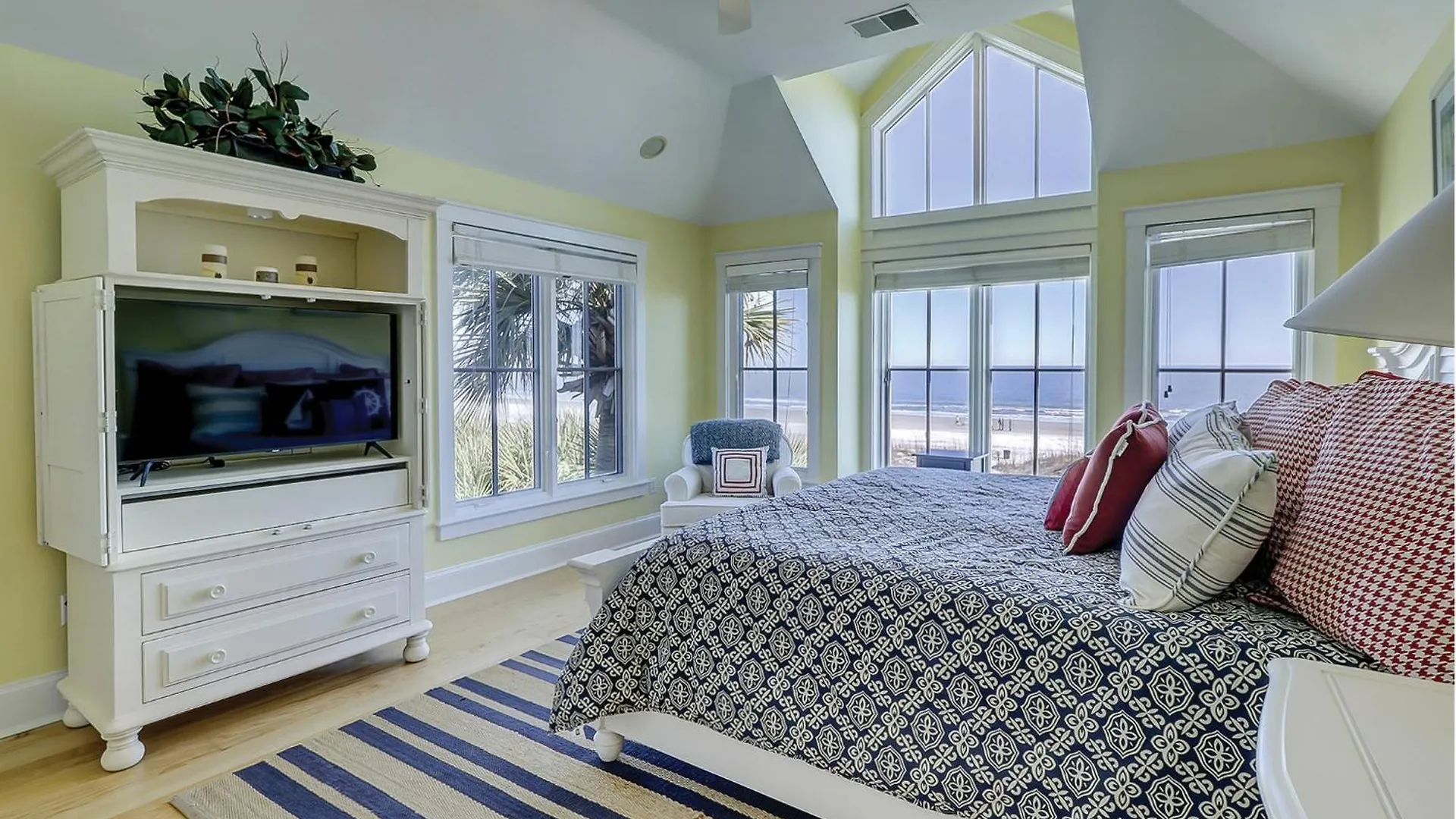 111 Dune Ln 6 Bedroom Oceanfront Forest Holiday home *