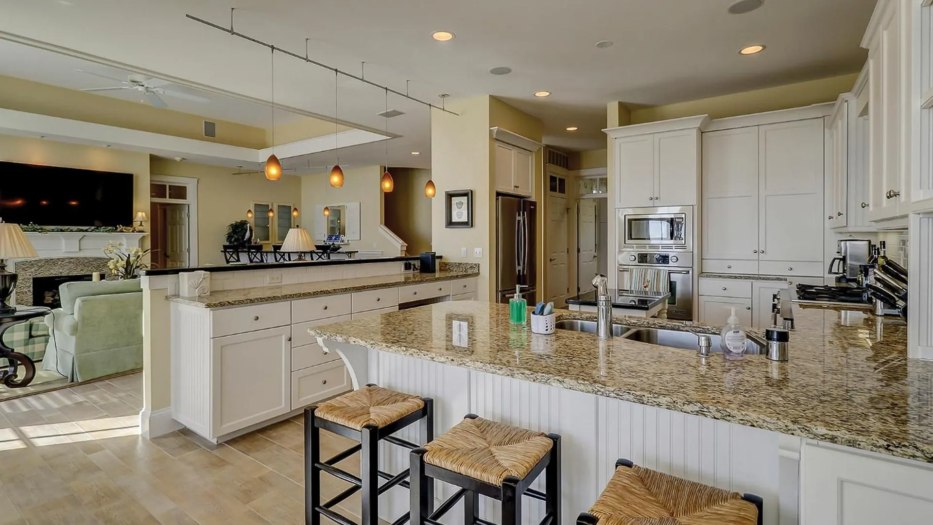 111 Dune Ln 6 Bedroom Oceanfront Forest Holiday home *
