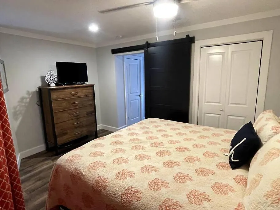 Vitaminsea-beautifully Renovated,king,bikes,chairs Apartment *