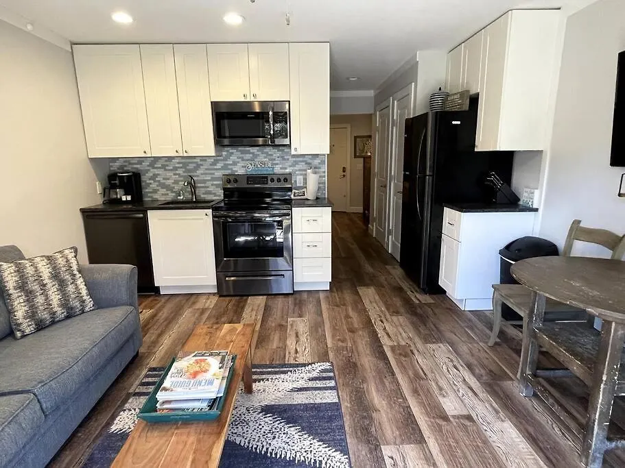 Vitaminsea-beautifully Renovated,king,bikes,chairs Apartment *