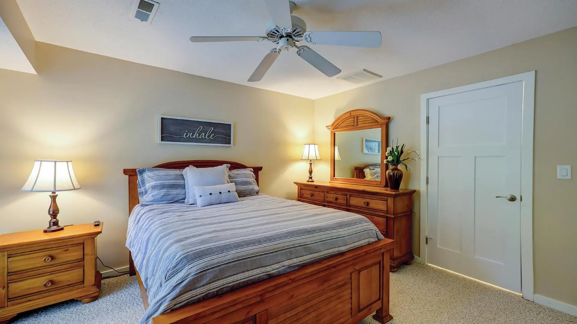 Updated Luxury Two Bedroom The Greens New Baths Walk In Shower Kitchen Golf Views *