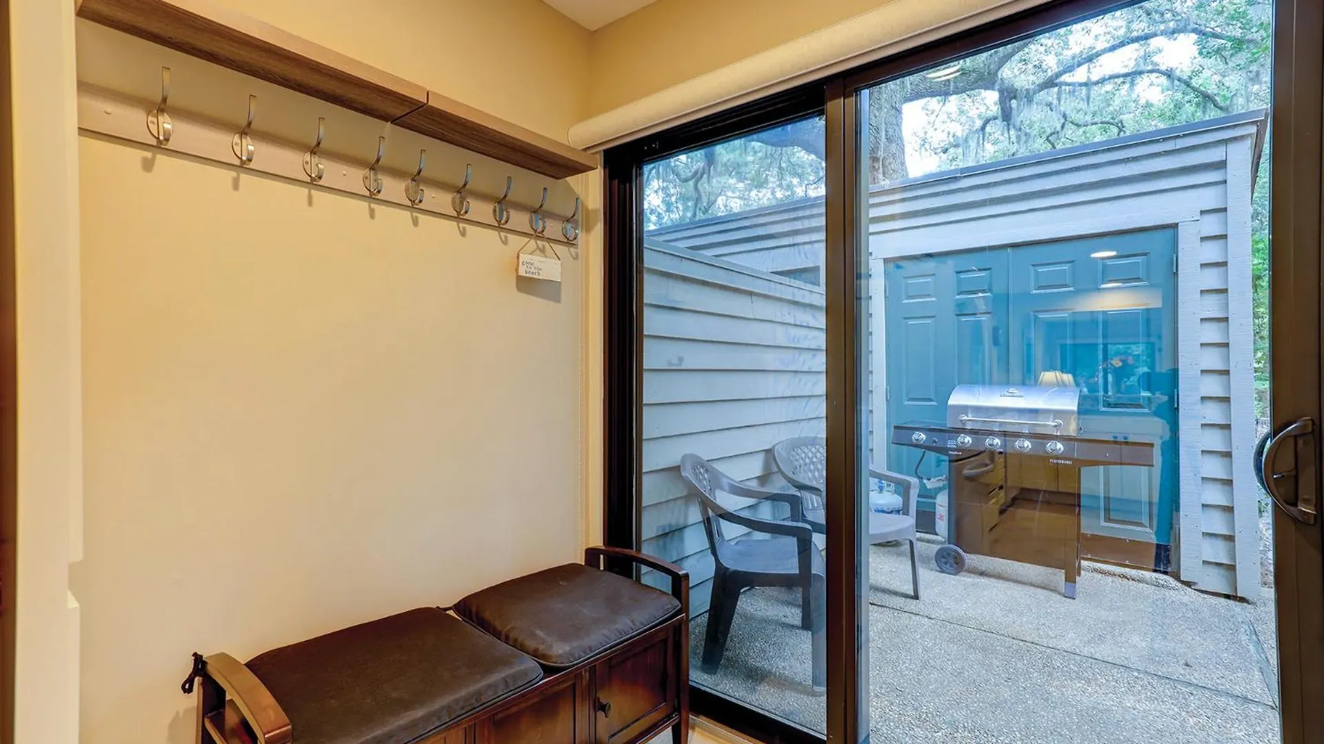 Updated Luxury Two Bedroom The Greens New Baths Walk In Shower Kitchen Golf Views * Hilton Head Island