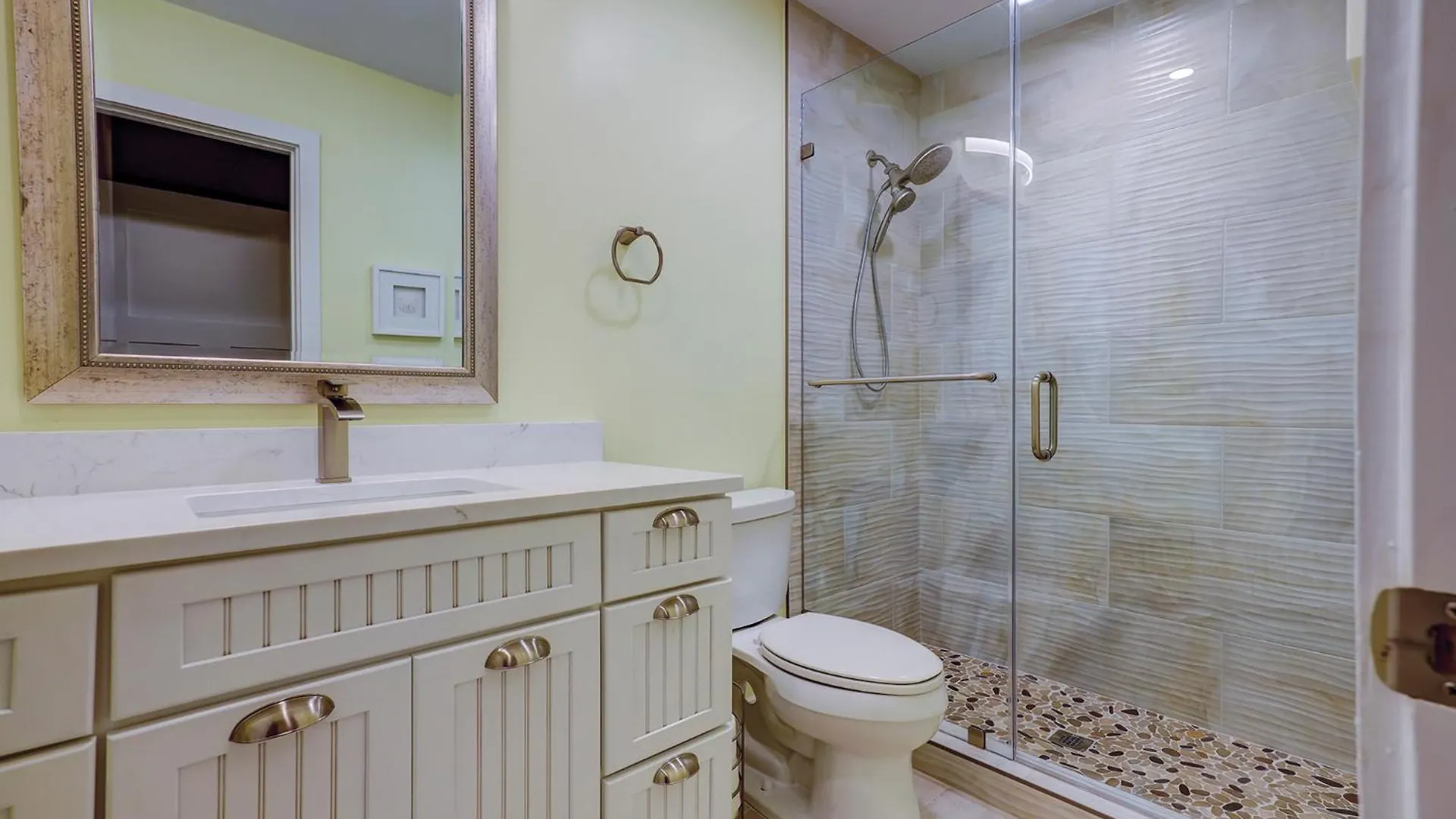 Holiday home Updated Luxury Two Bedroom The Greens New Baths Walk In Shower Kitchen Golf Views *