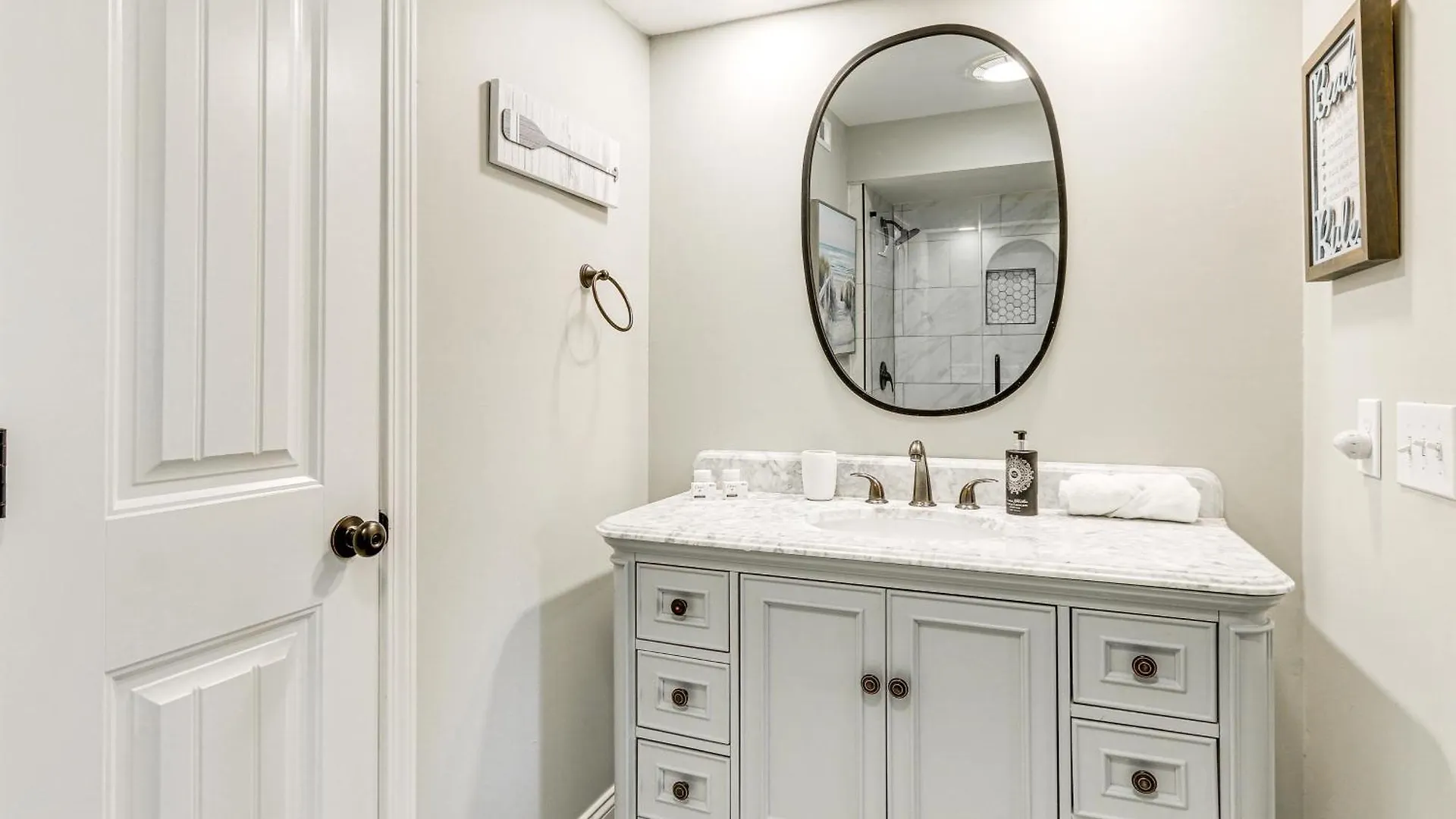 Modern With Pool Access! Villa Hilton Head Island