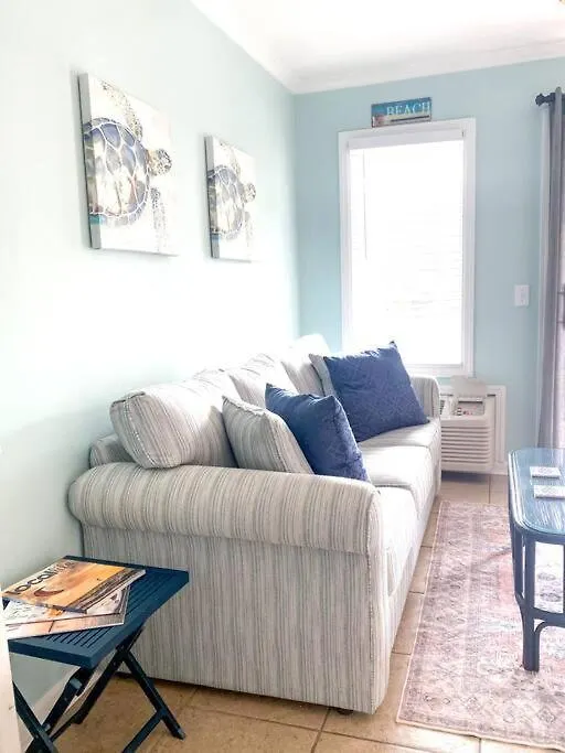 Castaways King On Apartment *