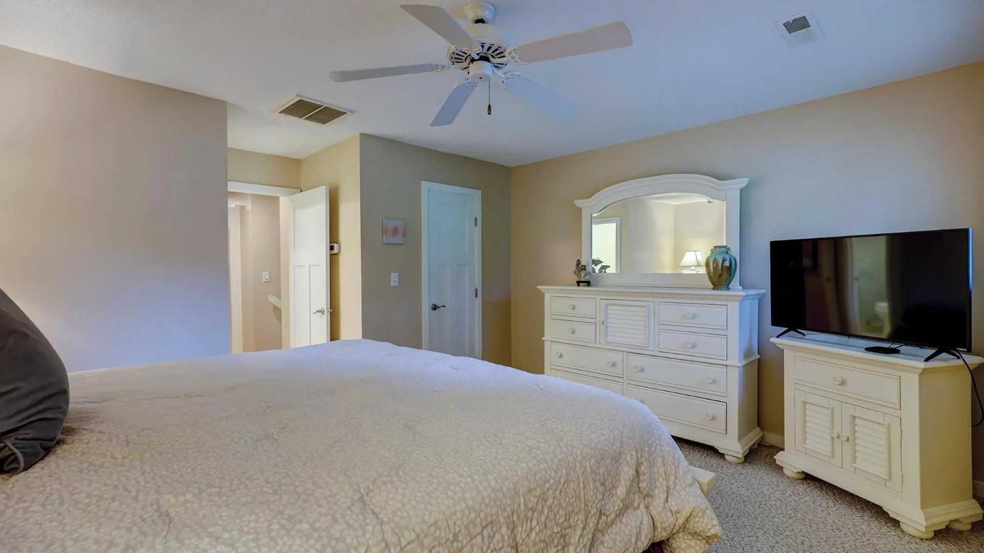 Holiday home Updated Luxury Two Bedroom The Greens New Baths Walk In Shower Kitchen Golf Views Hilton Head Island