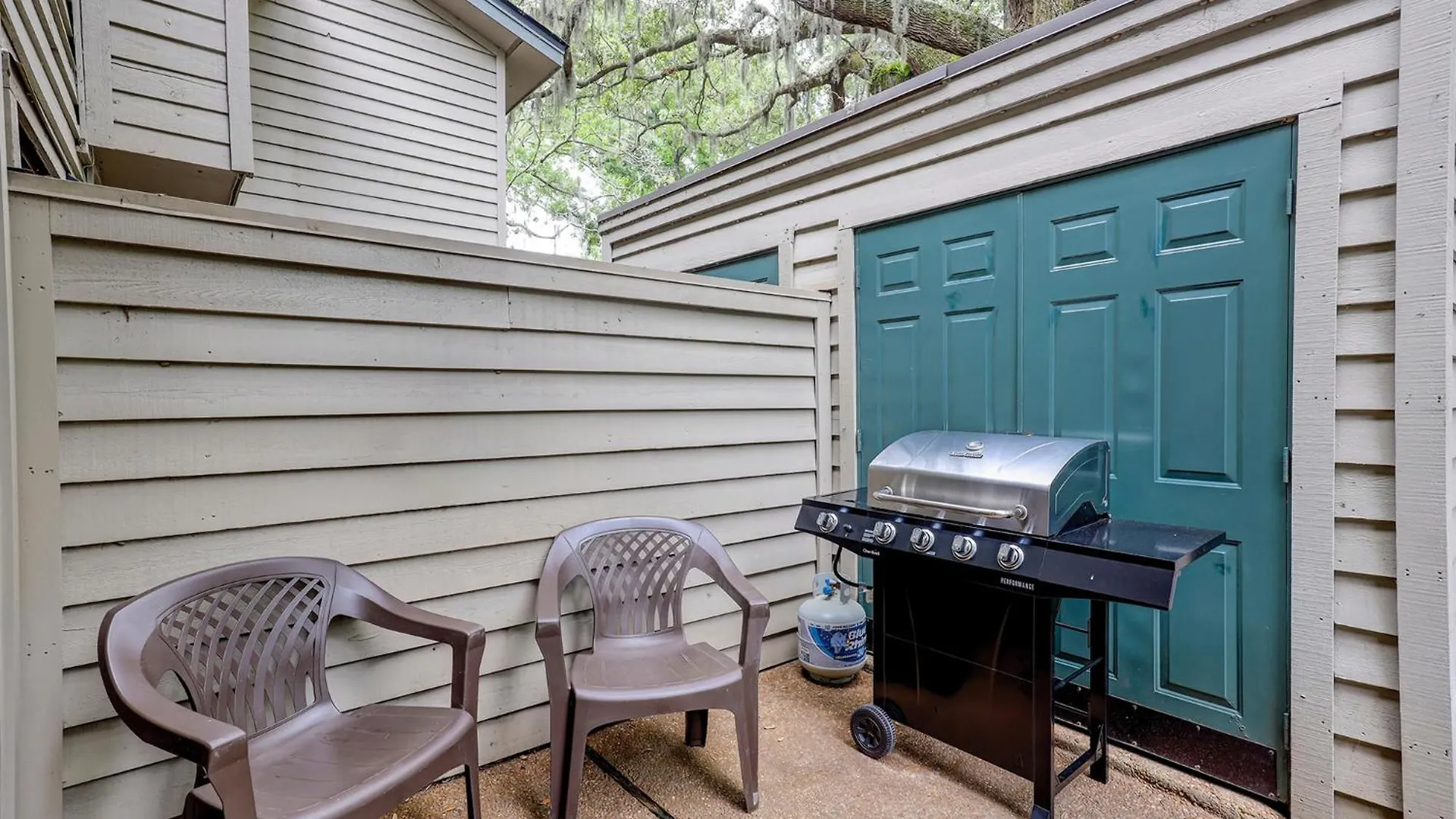 Updated Luxury Two Bedroom The Greens New Baths Walk In Shower Kitchen Golf Views * Hilton Head Island